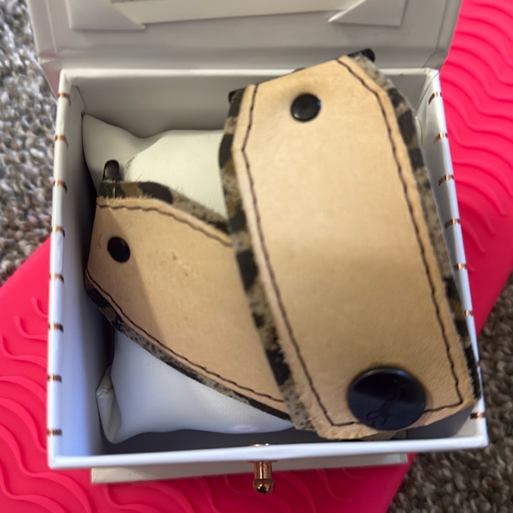 Spark*l Band Vachetta with Leopard Lining Apple Watch Bow Band in XS 38/40mm